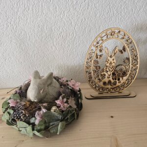 Dekorativer Osterhase im Ei-Rahmen aus Holz – personalisierbar, MPlot