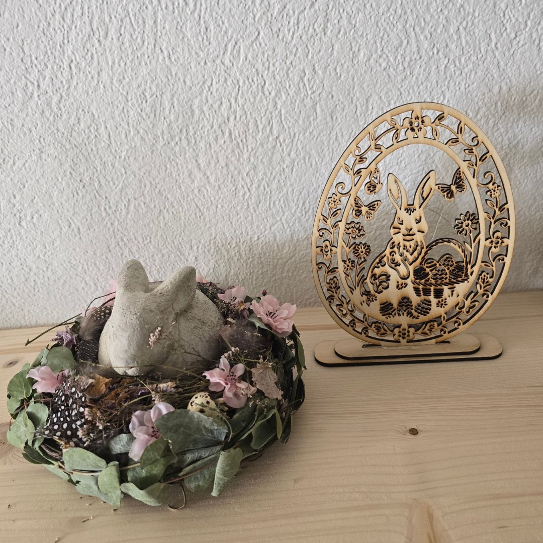 Dekorativer Osterhase im Ei-Rahmen aus Holz – personalisierbar, MPlot